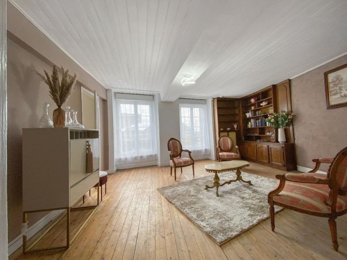 Image No.4-4 Bed Property for sale