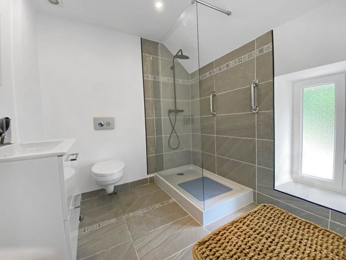 Image No.17-3 Bed Property for sale