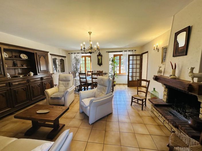 Image No.12-4 Bed Property for sale