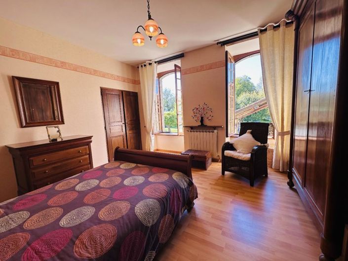 Image No.15-4 Bed Property for sale