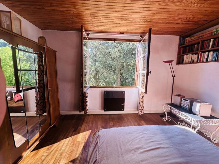 Image No.12-4 Bed Property for sale