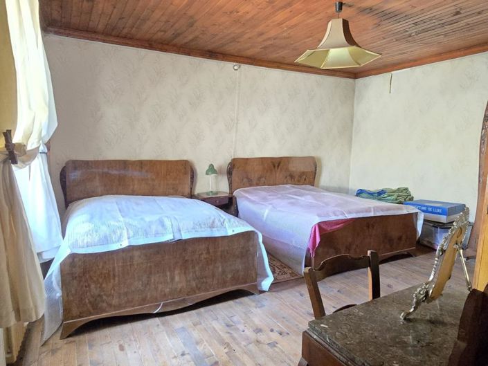 Image No.17-6 Bed Property for sale