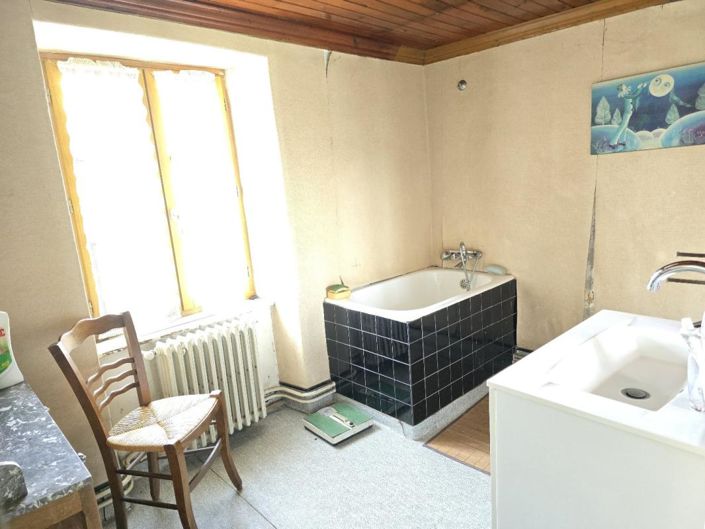 Image No.20-6 Bed Property for sale