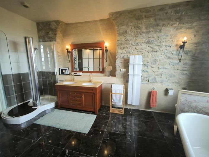 Image No.12-3 Bed Property for sale