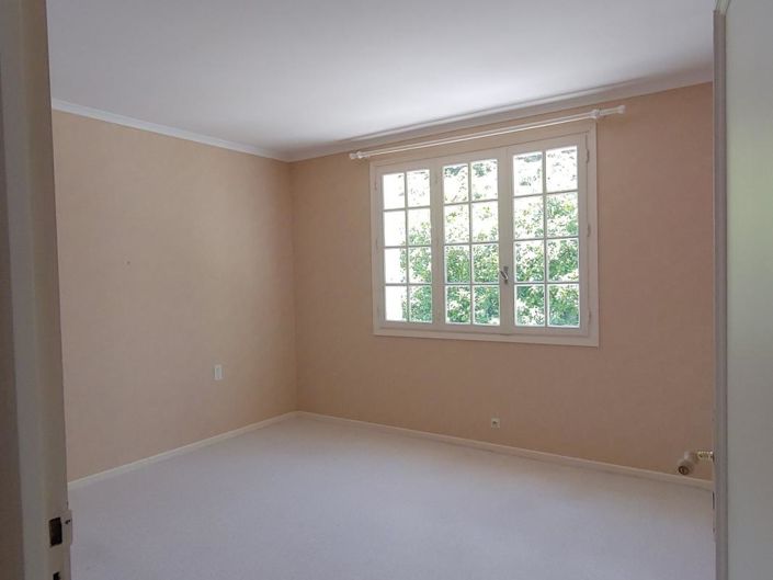 Image No.6-Maison de 5 chambres à vendre à Saint-Georges-de-Luzençon