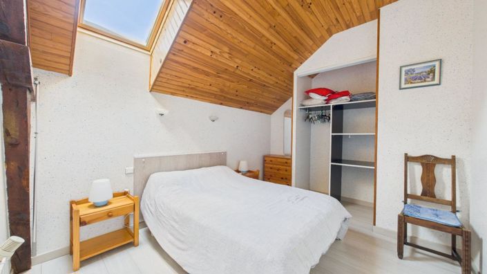 Image No.10-8 Bed House for sale