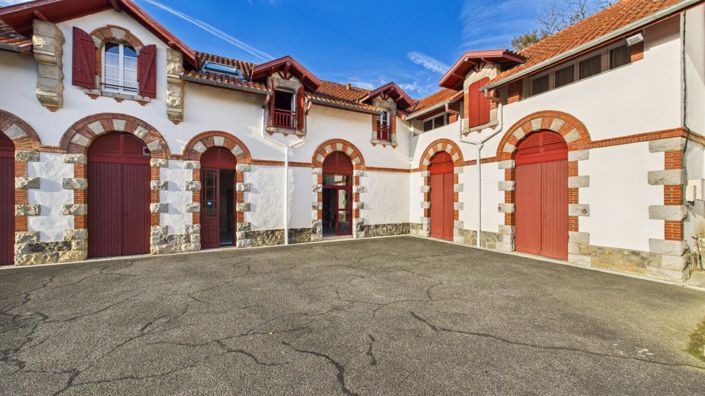 Image No.17-8 Bed House for sale