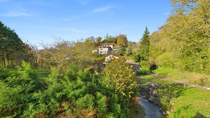 Image No.2-8 Bed House for sale