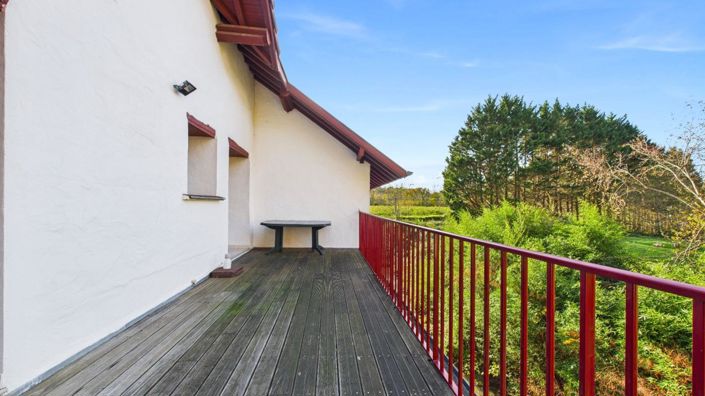 Image No.6-8 Bed House for sale