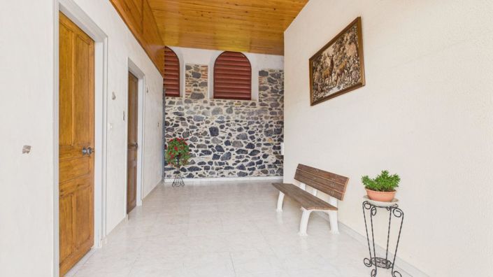 Image No.7-8 Bed House for sale