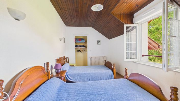 Image No.8-8 Bed House for sale