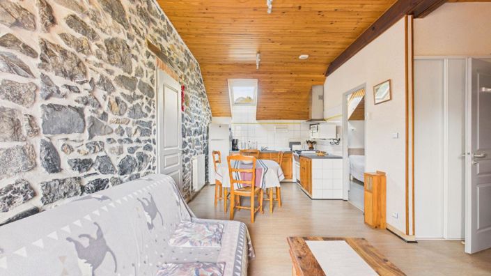 Image No.9-8 Bed House for sale