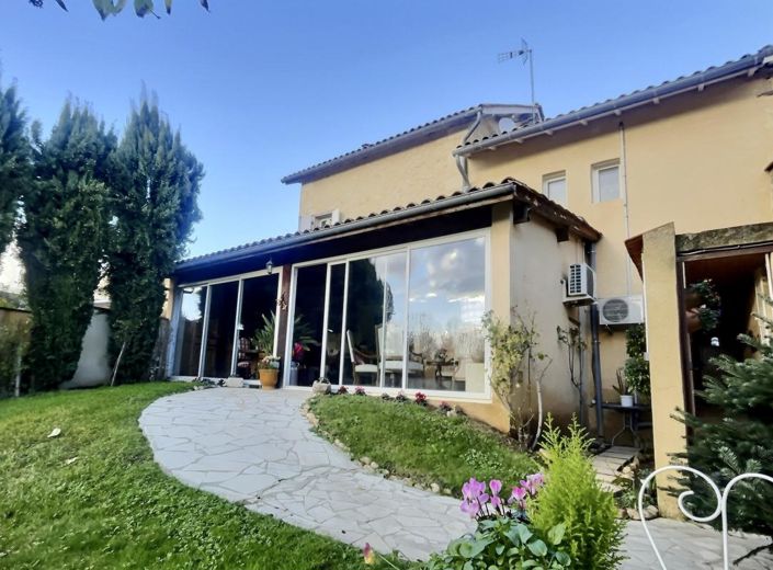 Image No.2-5 Bed Property for sale