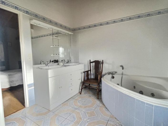 Image No.8-5 Bed Property for sale