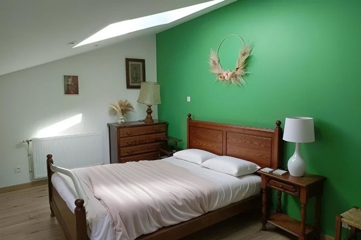 Image No.10-6 Bed Property for sale