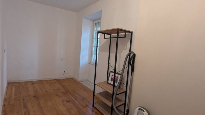 Image No.18-5 Bed House for sale