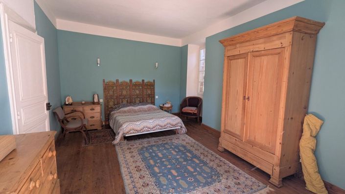 Image No.6-5 Bed House for sale