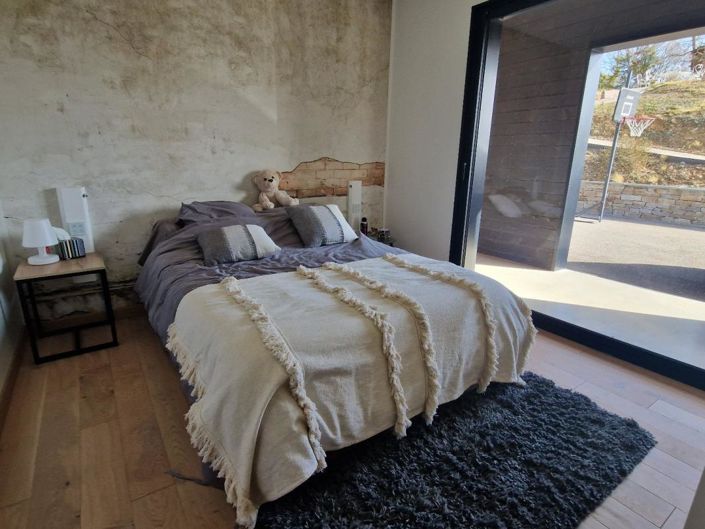 Image No.14-4 Bed Property for sale