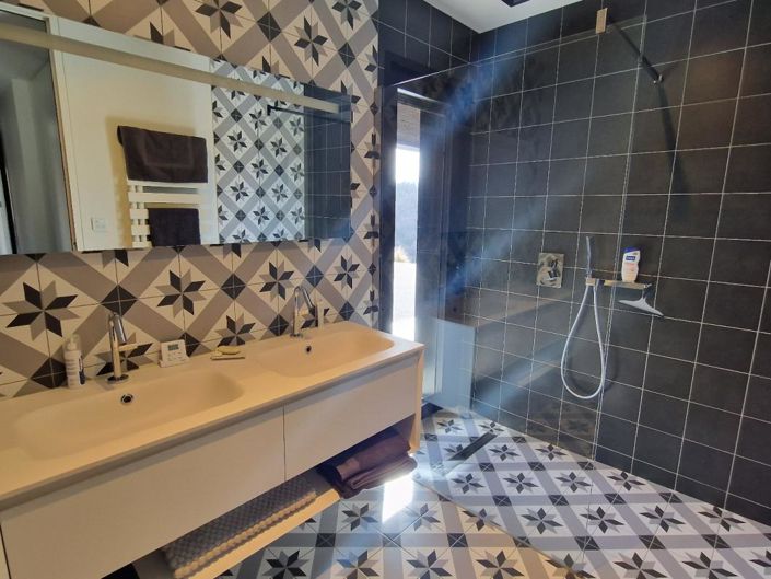 Image No.15-4 Bed Property for sale