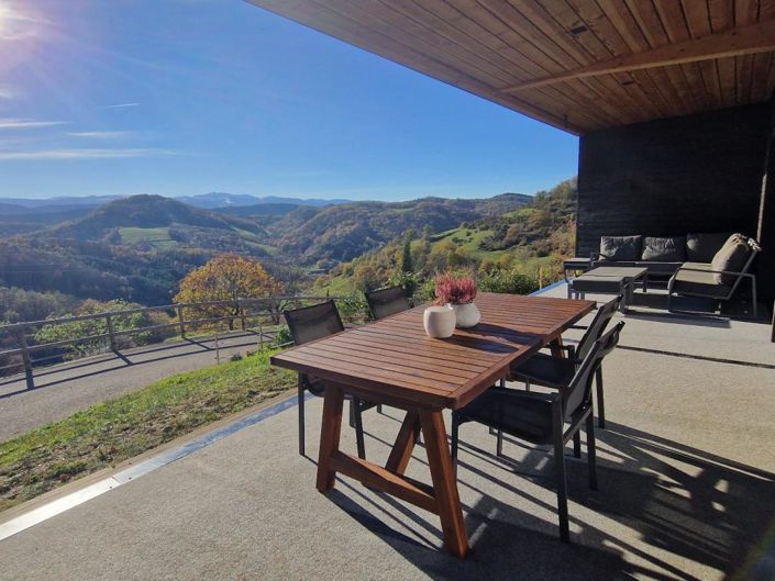 Image No.2-4 Bed Property for sale