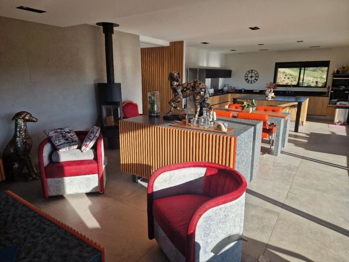 Image No.9-4 Bed Property for sale