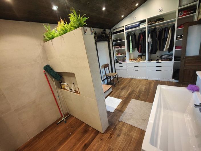 Image No.10-1 Bed Property for sale