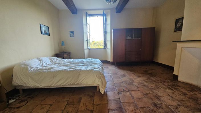 Image No.13-8 Bed Property for sale