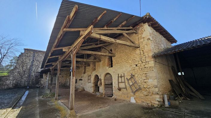 Image No.17-8 Bed Property for sale