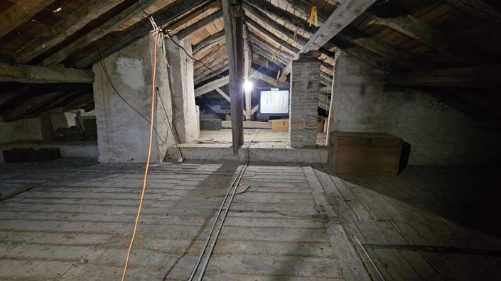 Image No.20-8 Bed Property for sale