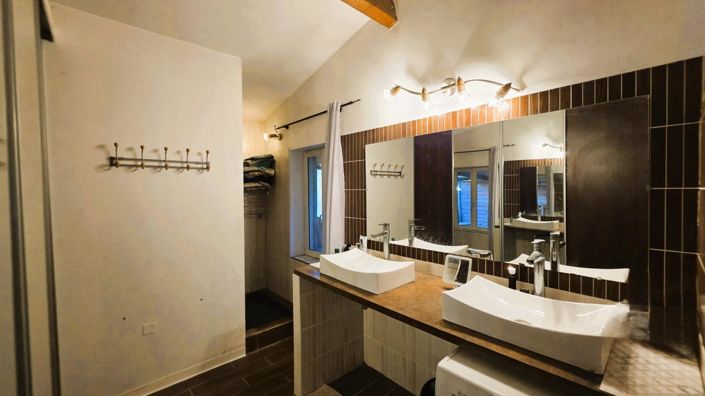 Image No.19-4 Bed Property for sale