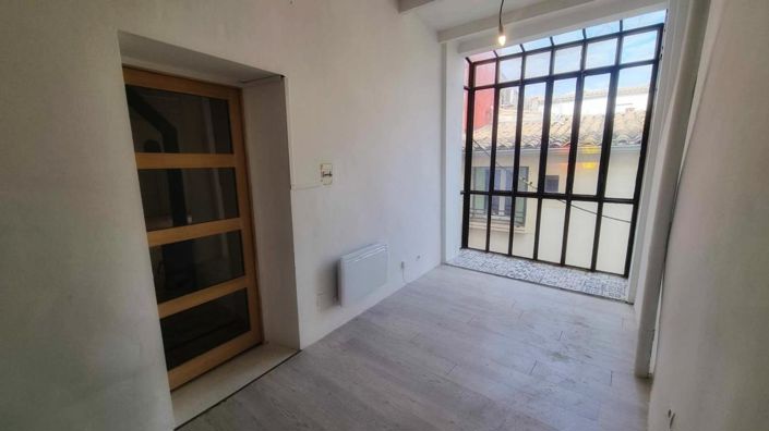 Image No.10-3 Bed Property for sale