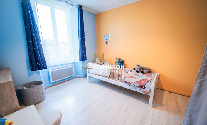 Image No.15-7 Bed Property for sale