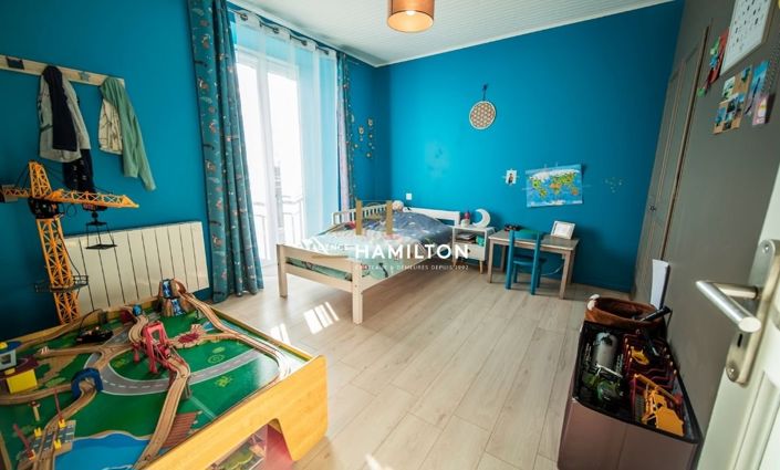 Image No.16-7 Bed Property for sale