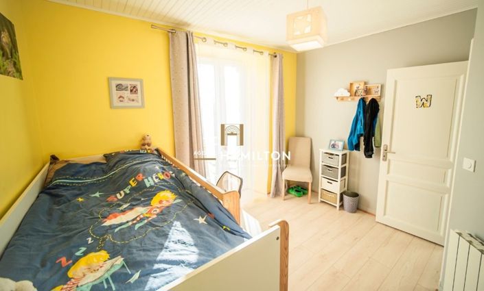 Image No.17-7 Bed Property for sale