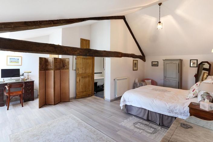 Image No.10-6 Bed Property for sale