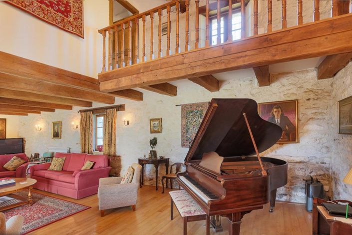 Image No.11-6 Bed Property for sale