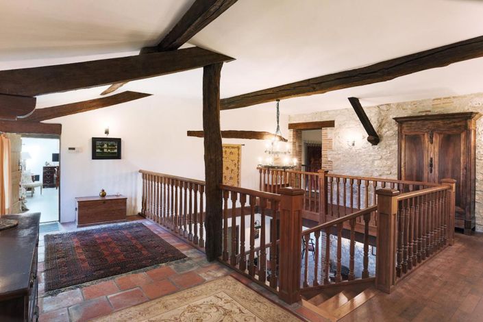 Image No.18-6 Bed Property for sale