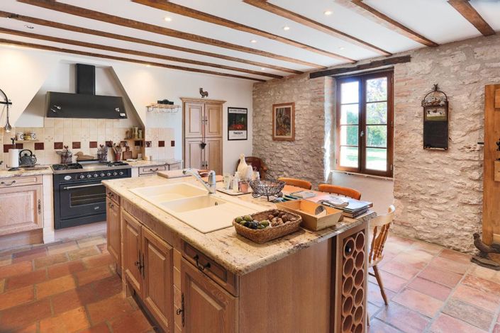 Image No.5-6 Bed Property for sale