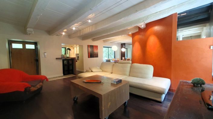 Image No.17-6 Bed Property for sale