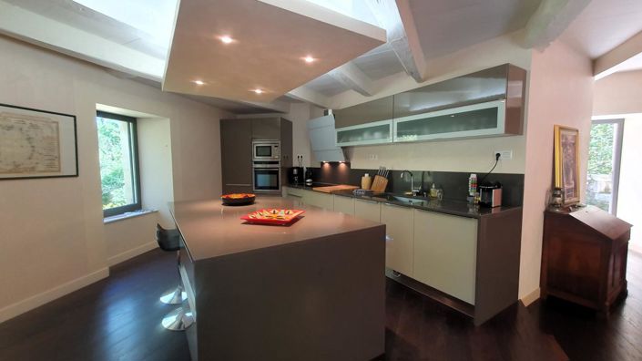 Image No.5-6 Bed Property for sale