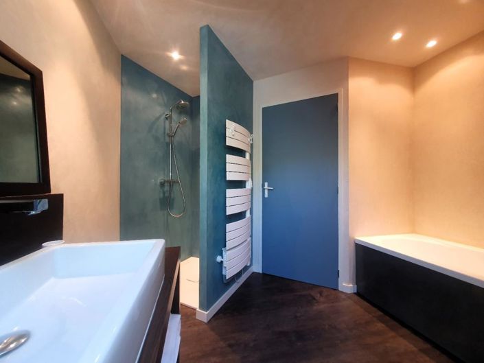 Image No.8-6 Bed Property for sale