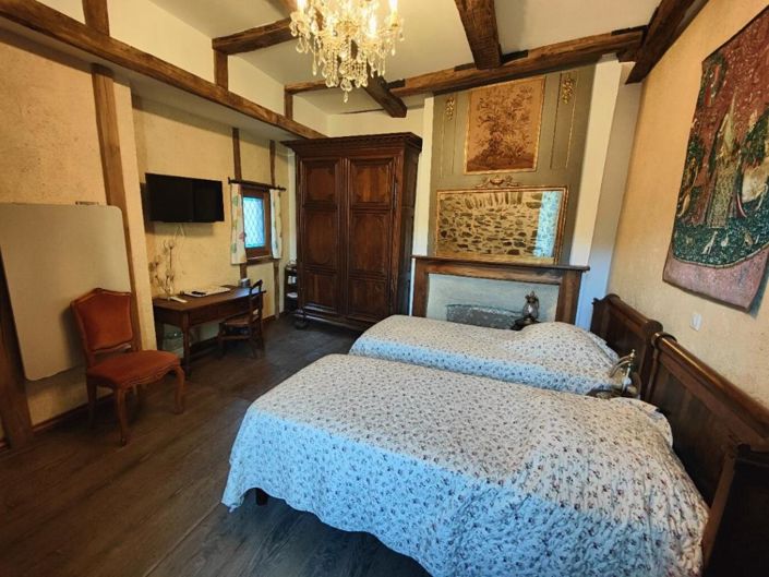 Image No.17-6 Bed House for sale