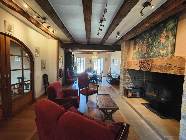 Image No.6-6 Bed House for sale