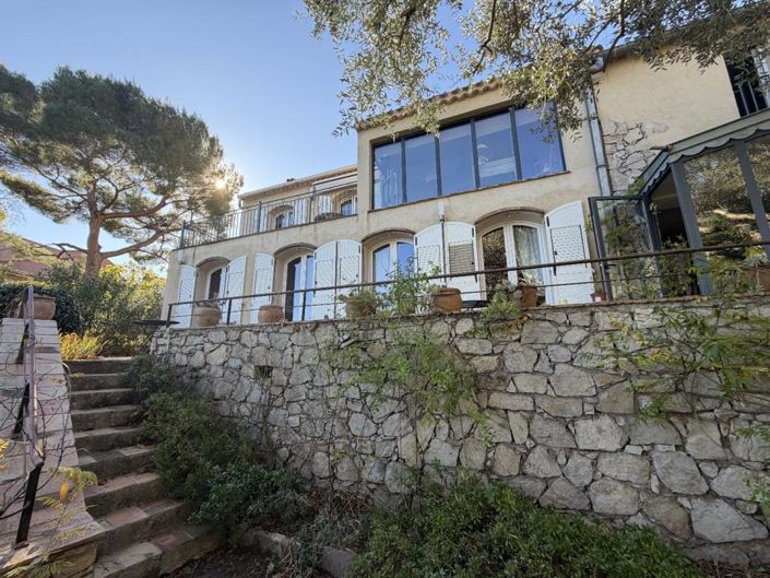 Image No.1-5 Bed House for sale