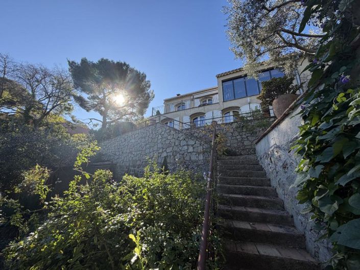 Image No.5-5 Bed House for sale