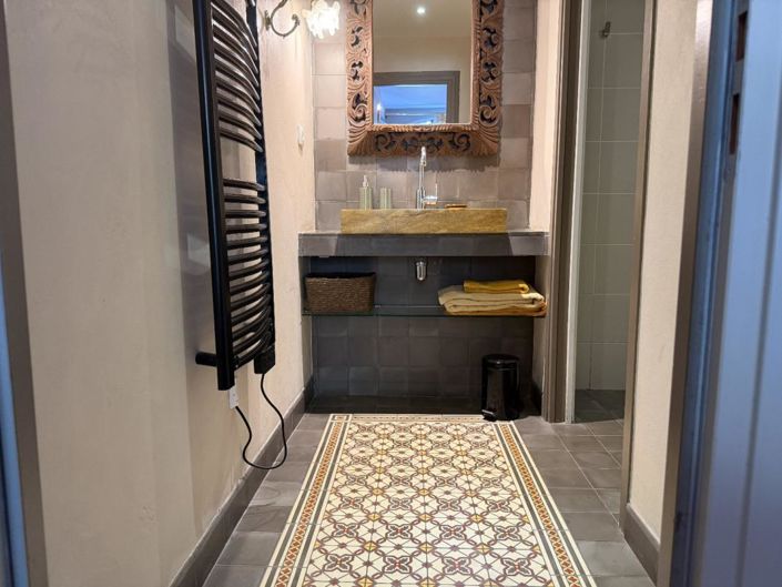 Image No.7-5 Bed House for sale