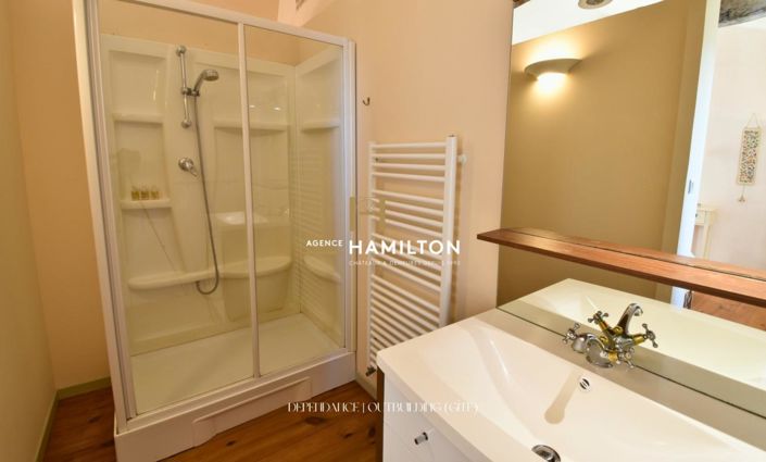 Image No.16-6 Bed Property for sale