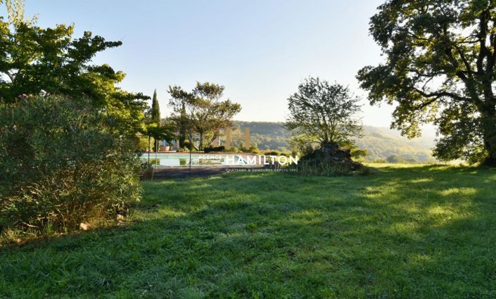 Image No.18-6 Bed Property for sale