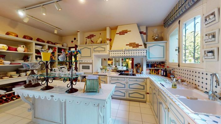 Image No.14-6 Bed Property for sale