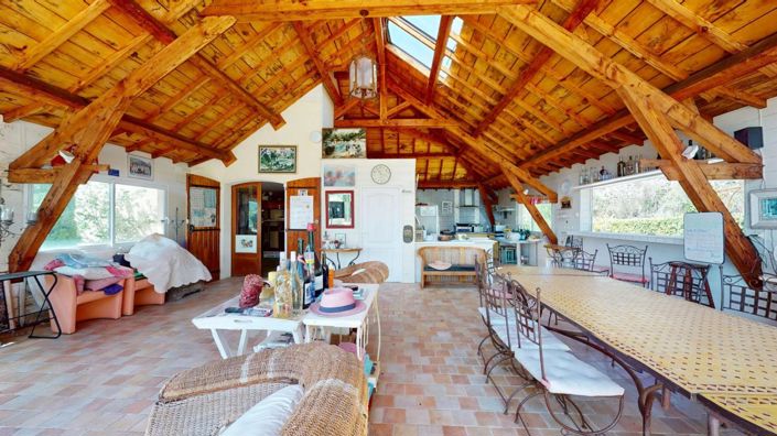 Image No.20-6 Bed Property for sale